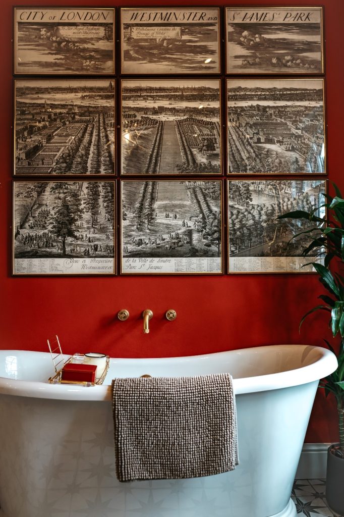 Interior Design of an elegant and traditional bathroom