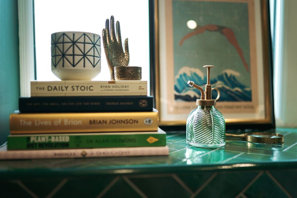 Glamorous downstairs loo focus on accessories